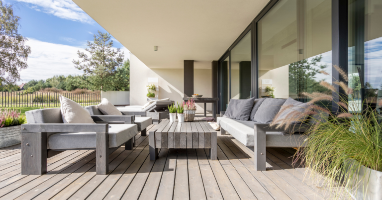 Sealing outdoor wood furniture: A complete Guide